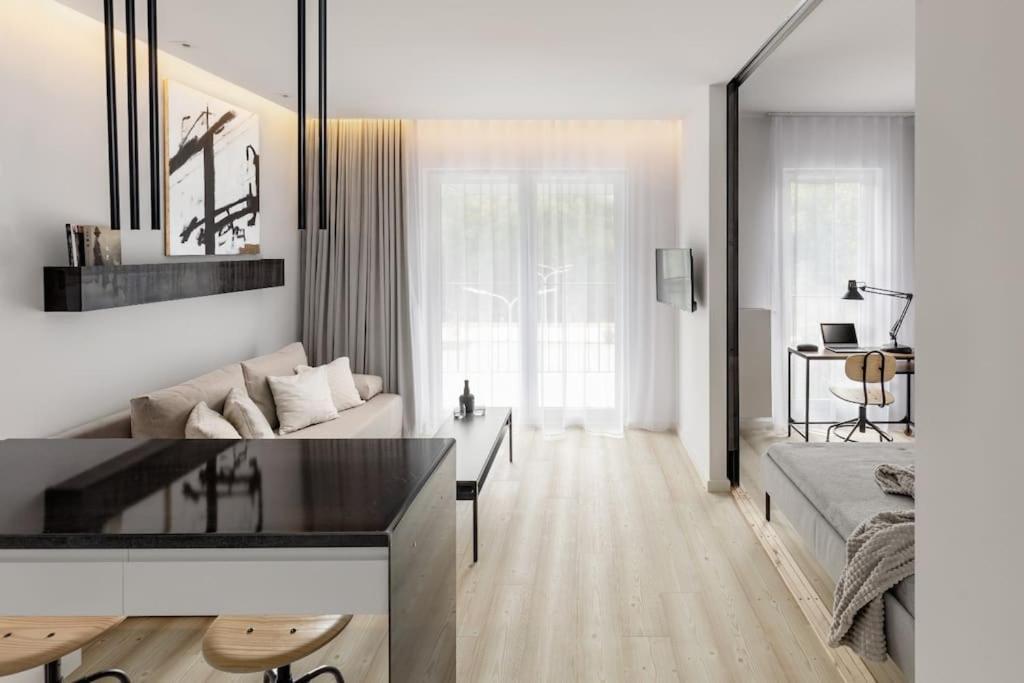 Deluxe Apartment In City Center, Steam Park クラクフ エクステリア 写真